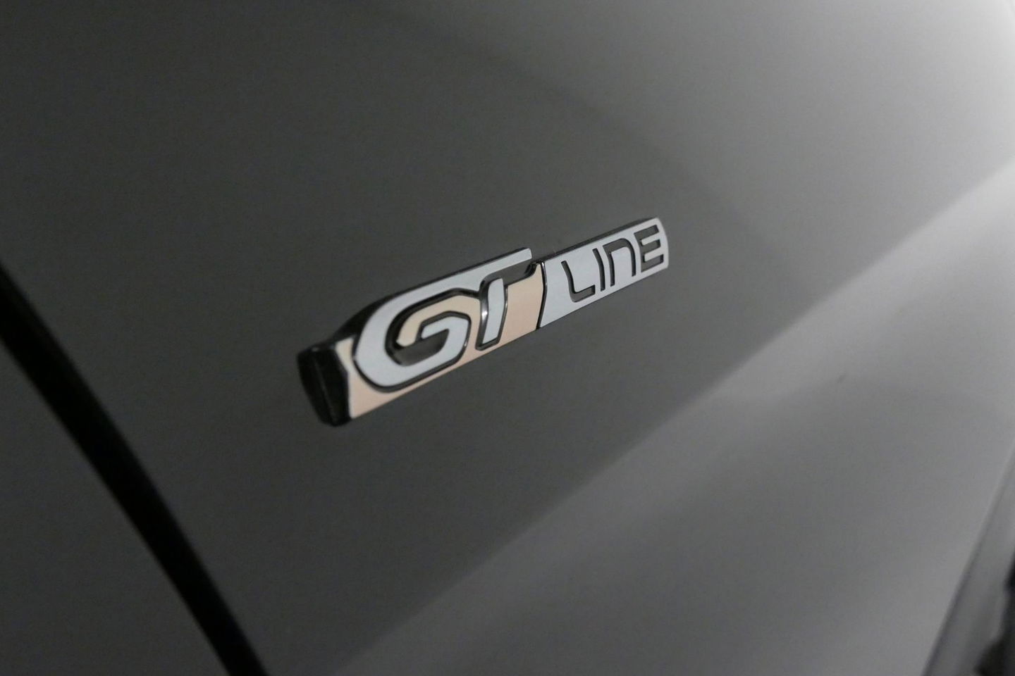 Peugeot 3008 1.2 PureTech GT Line / Apple carplay - Android Auto / Achteruitrijcamera / Navigatie / DAB+ / Dodehoek detectie / Cruise Control / 19'' LMV / Full LED / Keyless