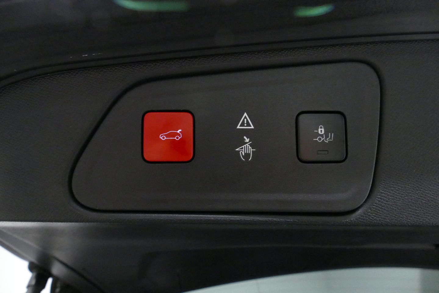 Peugeot 3008 1.2 PureTech GT Line / Apple carplay - Android Auto / Achteruitrijcamera / Navigatie / DAB+ / Dodehoek detectie / Cruise Control / 19'' LMV / Full LED / Keyless