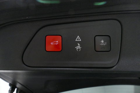 Peugeot 3008 1.2 PureTech GT Line / Apple carplay - Android Auto / Achteruitrijcamera / Navigatie / DAB+ / Dodehoek detectie / Cruise Control / 19'' LMV / Full LED / Keyless