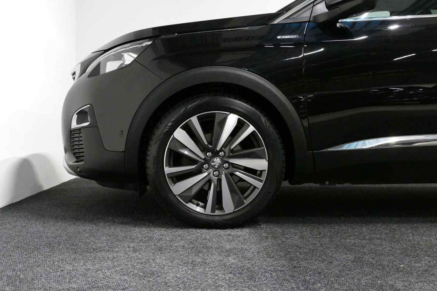 Peugeot 3008 1.2 PureTech GT Line / Apple carplay - Android Auto / Achteruitrijcamera / Navigatie / DAB+ / Dodehoek detectie / Cruise Control / 19'' LMV / Full LED / Keyless