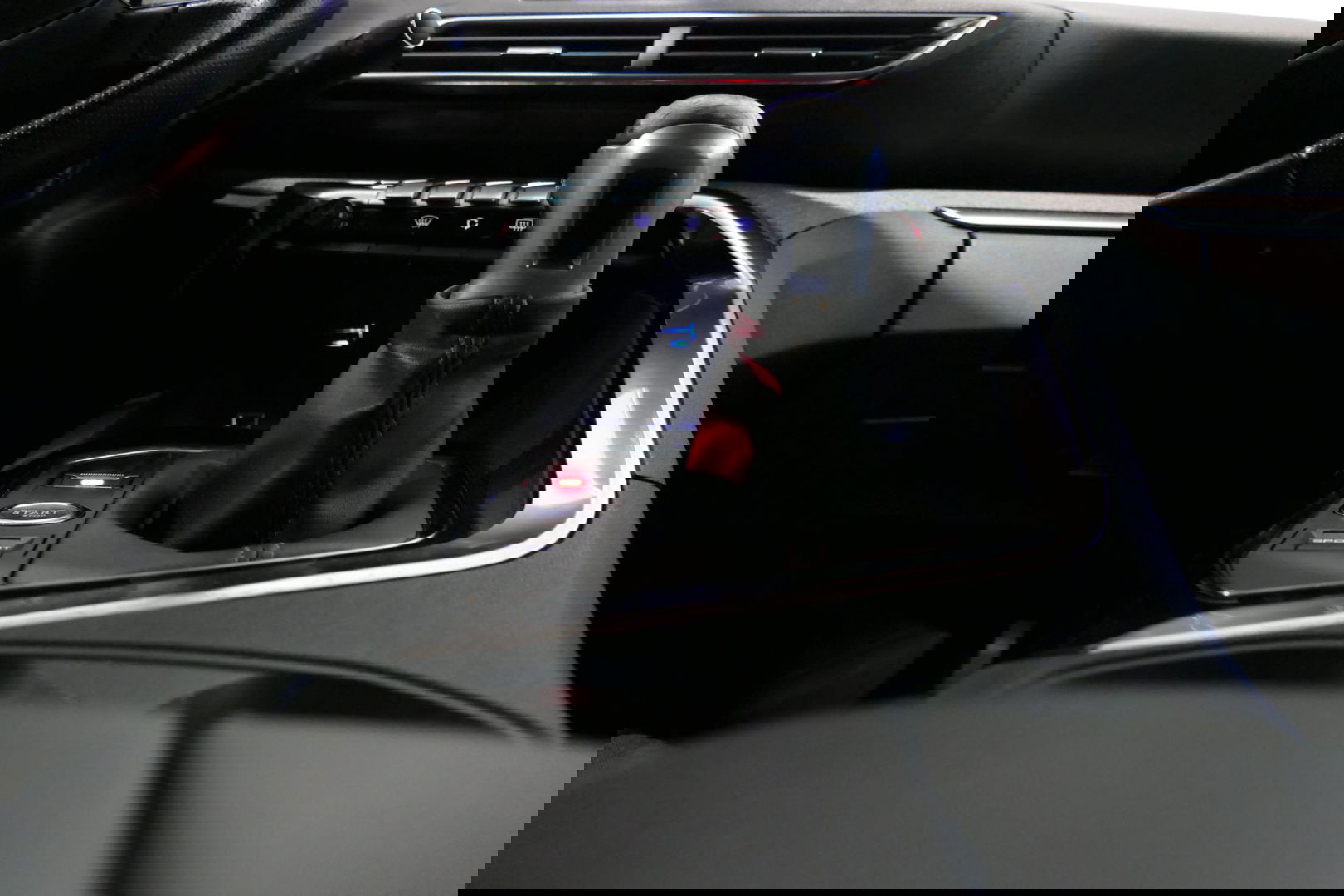 Peugeot 3008 1.2 PureTech GT Line / Apple carplay - Android Auto / Achteruitrijcamera / Navigatie / DAB+ / Dodehoek detectie / Cruise Control / 19'' LMV / Full LED / Keyless