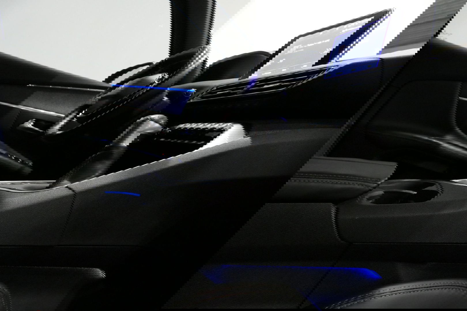 Peugeot 3008 1.2 PureTech GT Line / Apple carplay - Android Auto / Achteruitrijcamera / Navigatie / DAB+ / Dodehoek detectie / Cruise Control / 19'' LMV / Full LED / Keyless