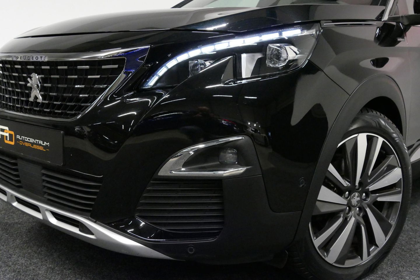 Peugeot 3008 1.2 PureTech GT Line / Apple carplay - Android Auto / Achteruitrijcamera / Navigatie / DAB+ / Dodehoek detectie / Cruise Control / 19'' LMV / Full LED / Keyless