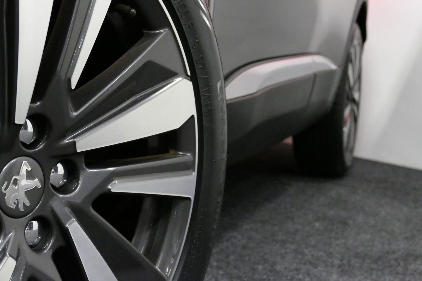 Peugeot 3008 1.2 PureTech GT Line / Apple carplay - Android Auto / Achteruitrijcamera / Navigatie / DAB+ / Dodehoek detectie / Cruise Control / 19'' LMV / Full LED / Keyless