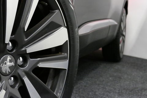 Peugeot 3008 1.2 PureTech GT Line / Apple carplay - Android Auto / Achteruitrijcamera / Navigatie / DAB+ / Dodehoek detectie / Cruise Control / 19'' LMV / Full LED / Keyless