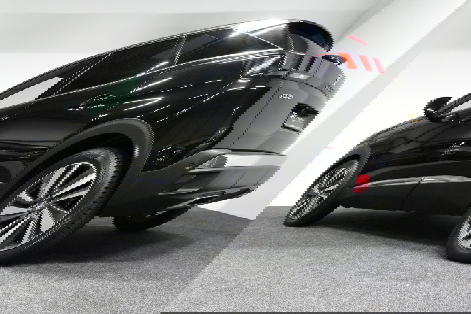 Peugeot 3008 1.2 PureTech GT Line / Apple carplay - Android Auto / Achteruitrijcamera / Navigatie / DAB+ / Dodehoek detectie / Cruise Control / 19'' LMV / Full LED / Keyless