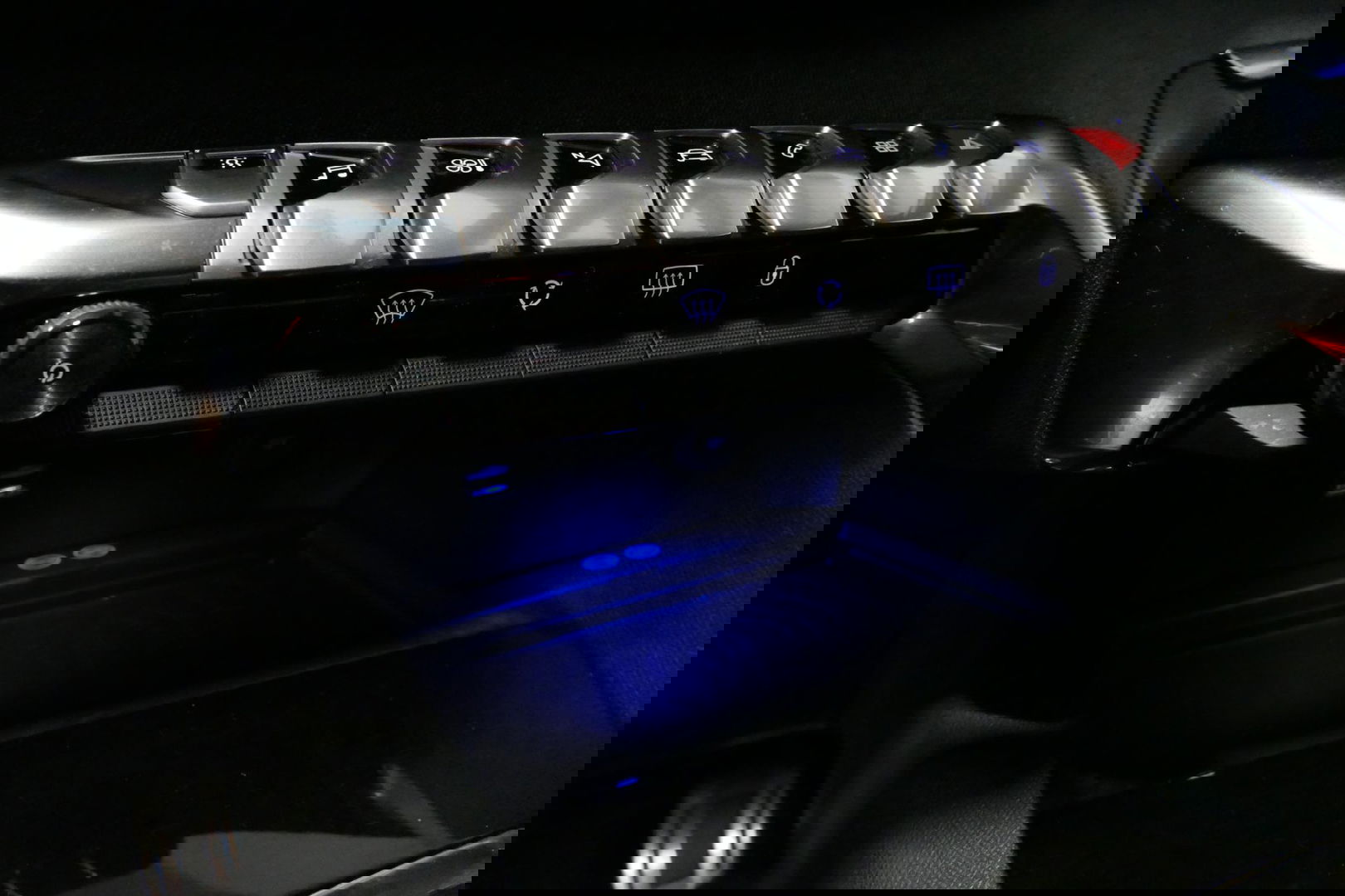 Peugeot 3008 1.2 PureTech GT Line / Apple carplay - Android Auto / Achteruitrijcamera / Navigatie / DAB+ / Dodehoek detectie / Cruise Control / 19'' LMV / Full LED / Keyless