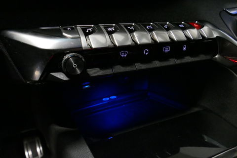 Peugeot 3008 1.2 PureTech GT Line / Apple carplay - Android Auto / Achteruitrijcamera / Navigatie / DAB+ / Dodehoek detectie / Cruise Control / 19'' LMV / Full LED / Keyless