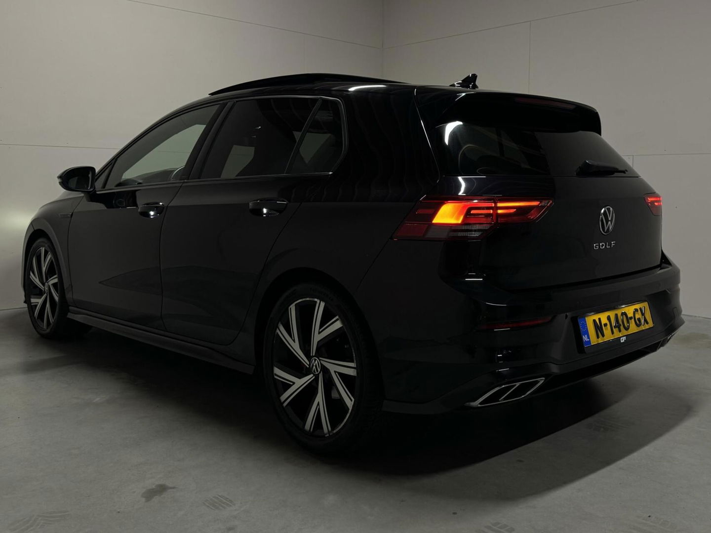 Volkswagen Golf 1.5 eTSI R-Line Pano Harman/Kardon Carplay Sfeer