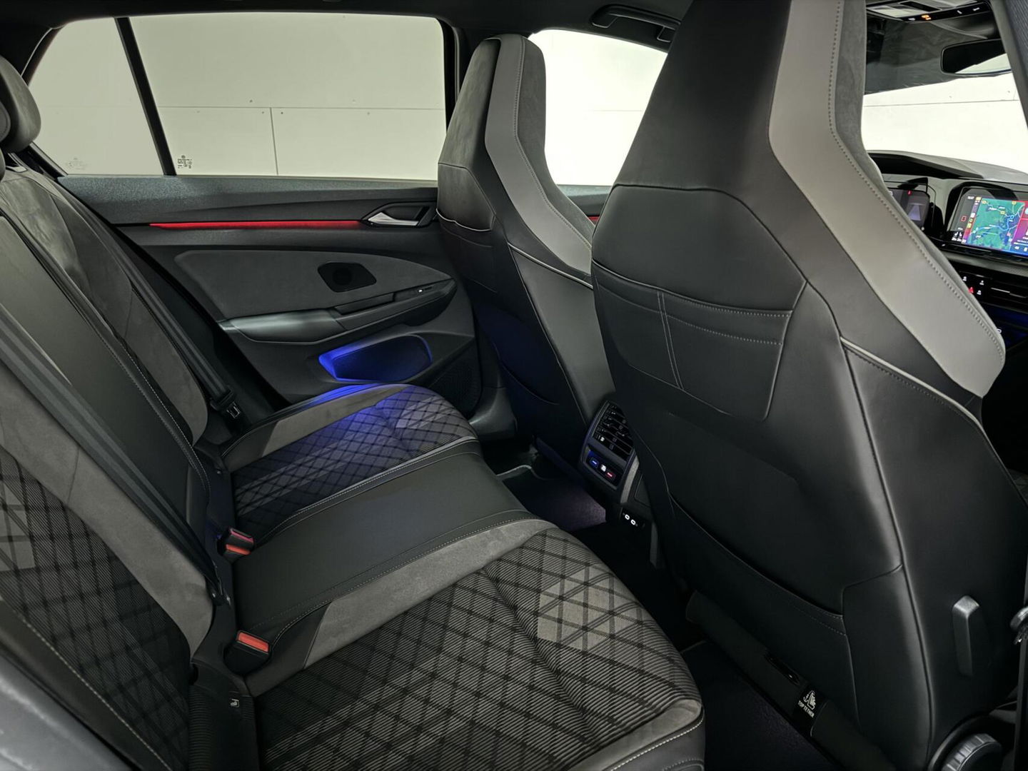 Volkswagen Golf 1.5 eTSI R-Line Pano Harman/Kardon Carplay Sfeer