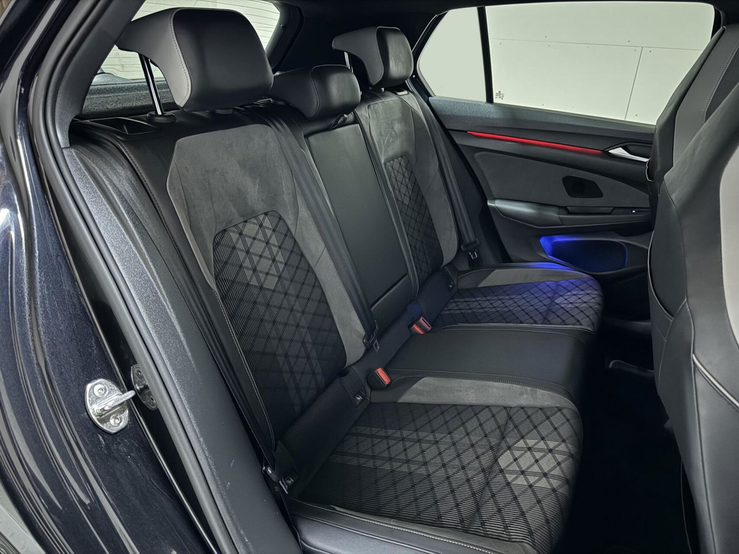 Volkswagen Golf 1.5 eTSI R-Line Pano Harman/Kardon Carplay Sfeer