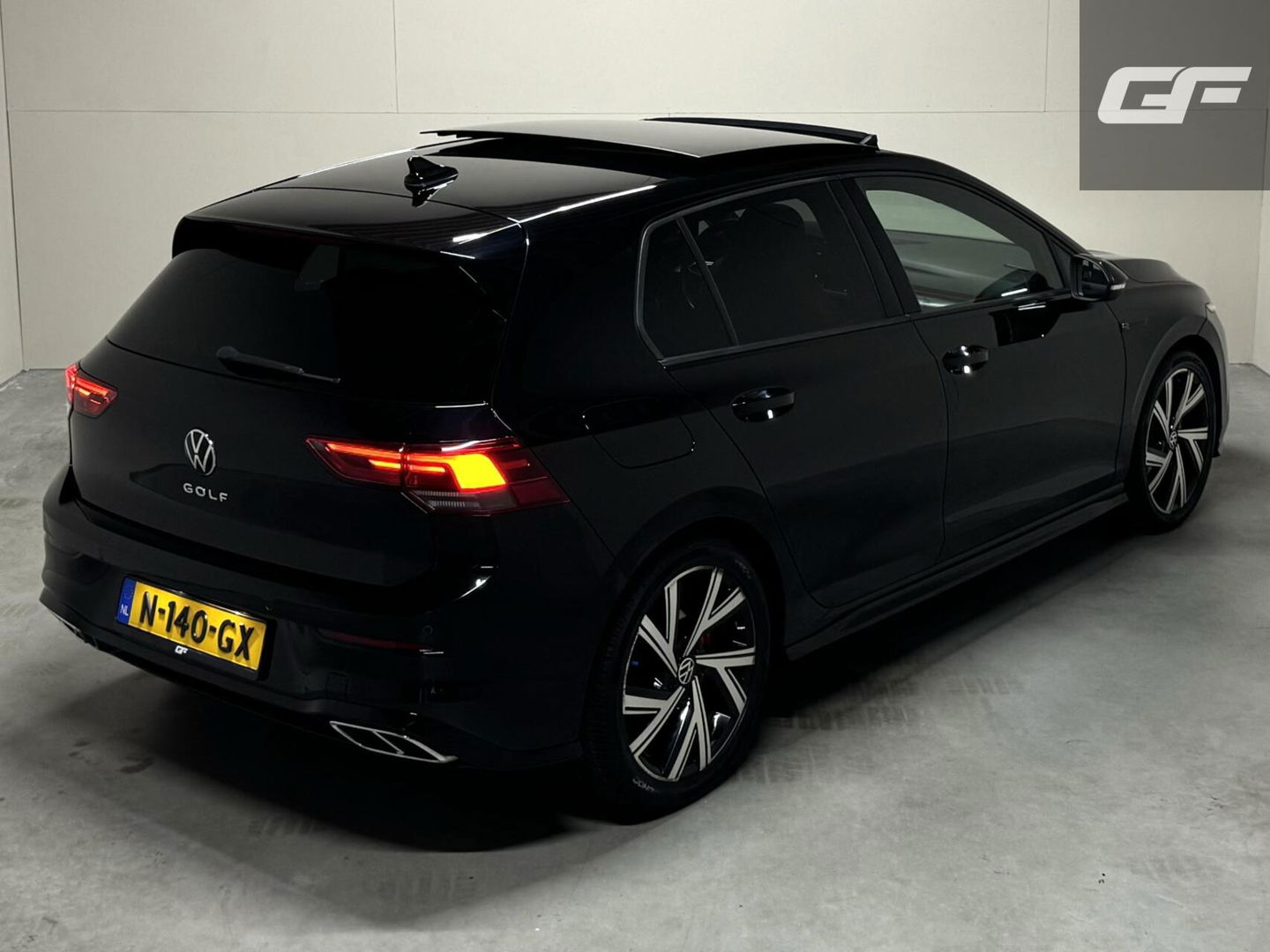 Volkswagen Golf 1.5 eTSI R-Line Pano Harman/Kardon Carplay Sfeer