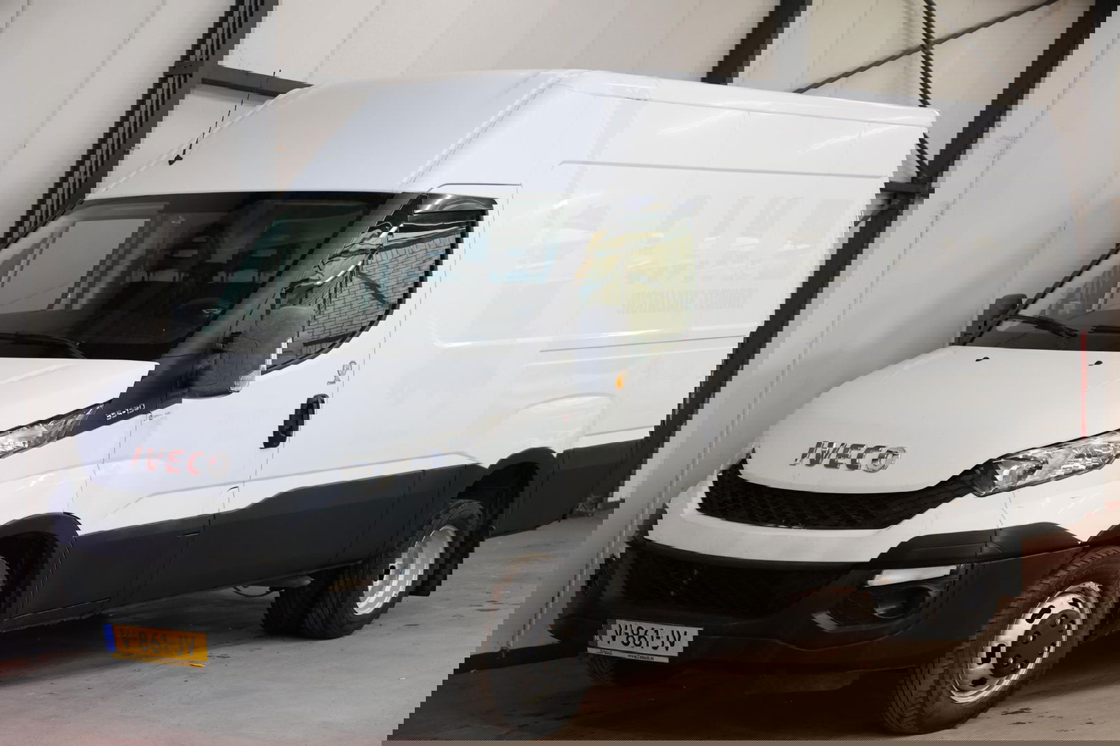 Iveco Daily 35C13V DUBBEL LUCHT 3500KG TREKHAAK