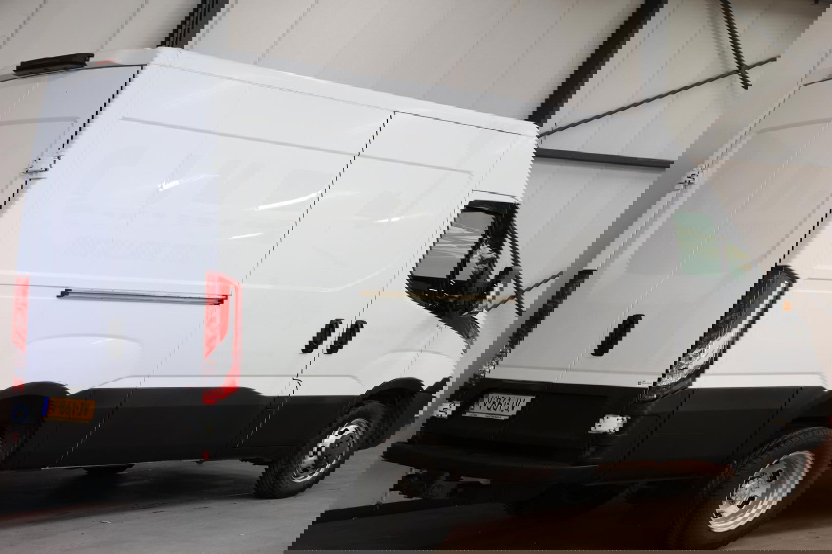 Iveco Daily 35C13V DUBBEL LUCHT 3500KG TREKHAAK