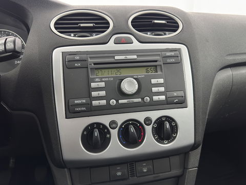 Ford FOCUS Wagon 1.6-16V Futura *AIRCO | CRUISE | COMFORT-SEATS | TOWBAR | 16''ALU*