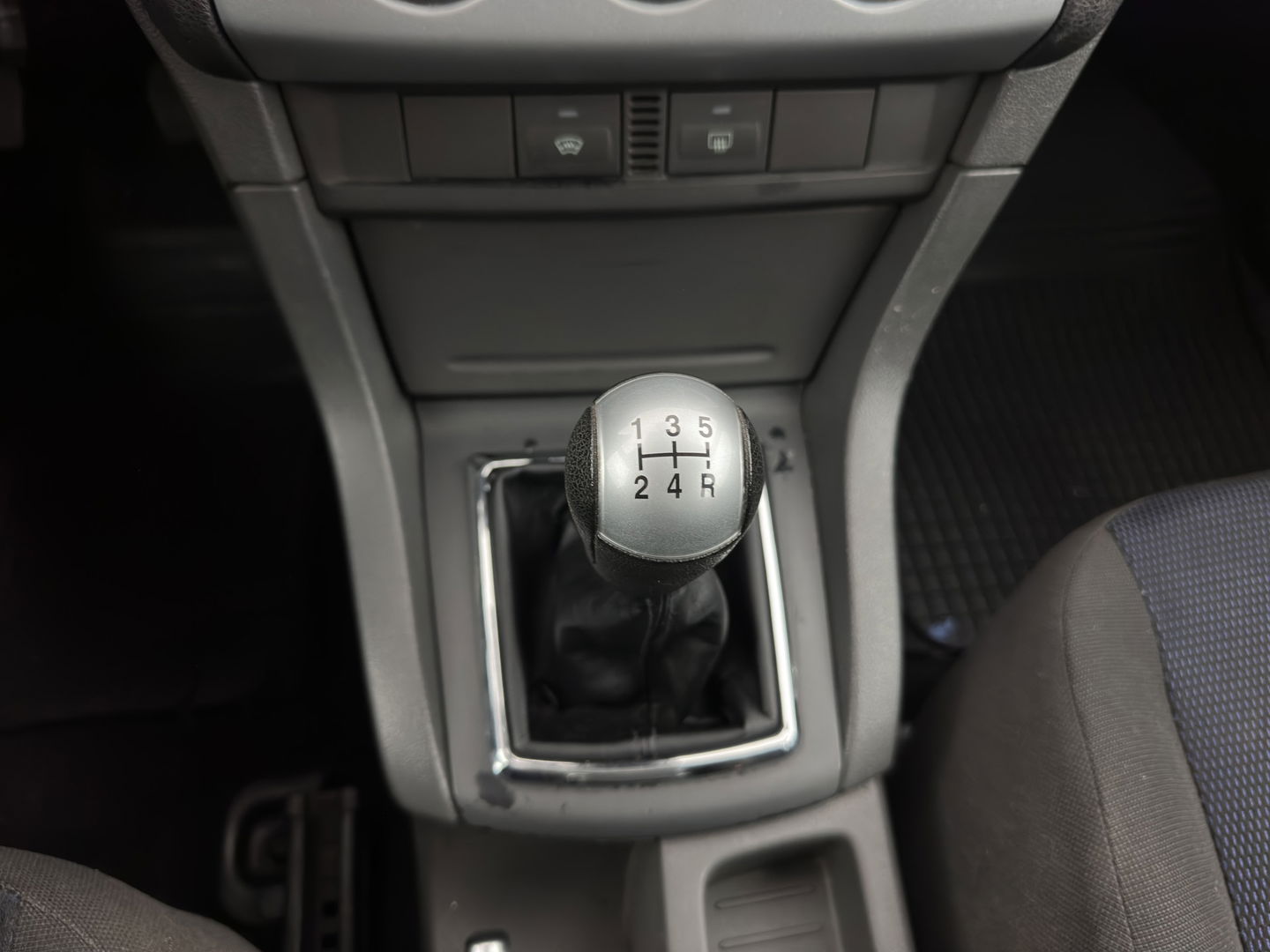 Ford FOCUS Wagon 1.6-16V Futura *AIRCO | CRUISE | COMFORT-SEATS | TOWBAR | 16''ALU*