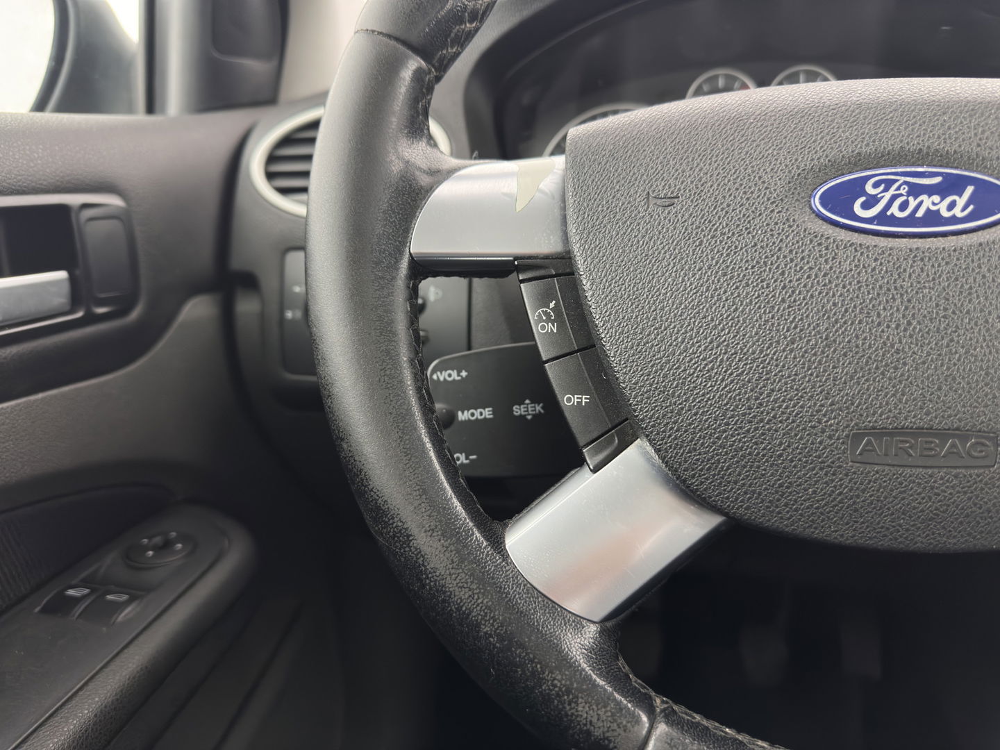 Ford FOCUS Wagon 1.6-16V Futura *AIRCO | CRUISE | COMFORT-SEATS | TOWBAR | 16''ALU*