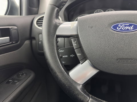 Ford FOCUS Wagon 1.6-16V Futura *AIRCO | CRUISE | COMFORT-SEATS | TOWBAR | 16''ALU*