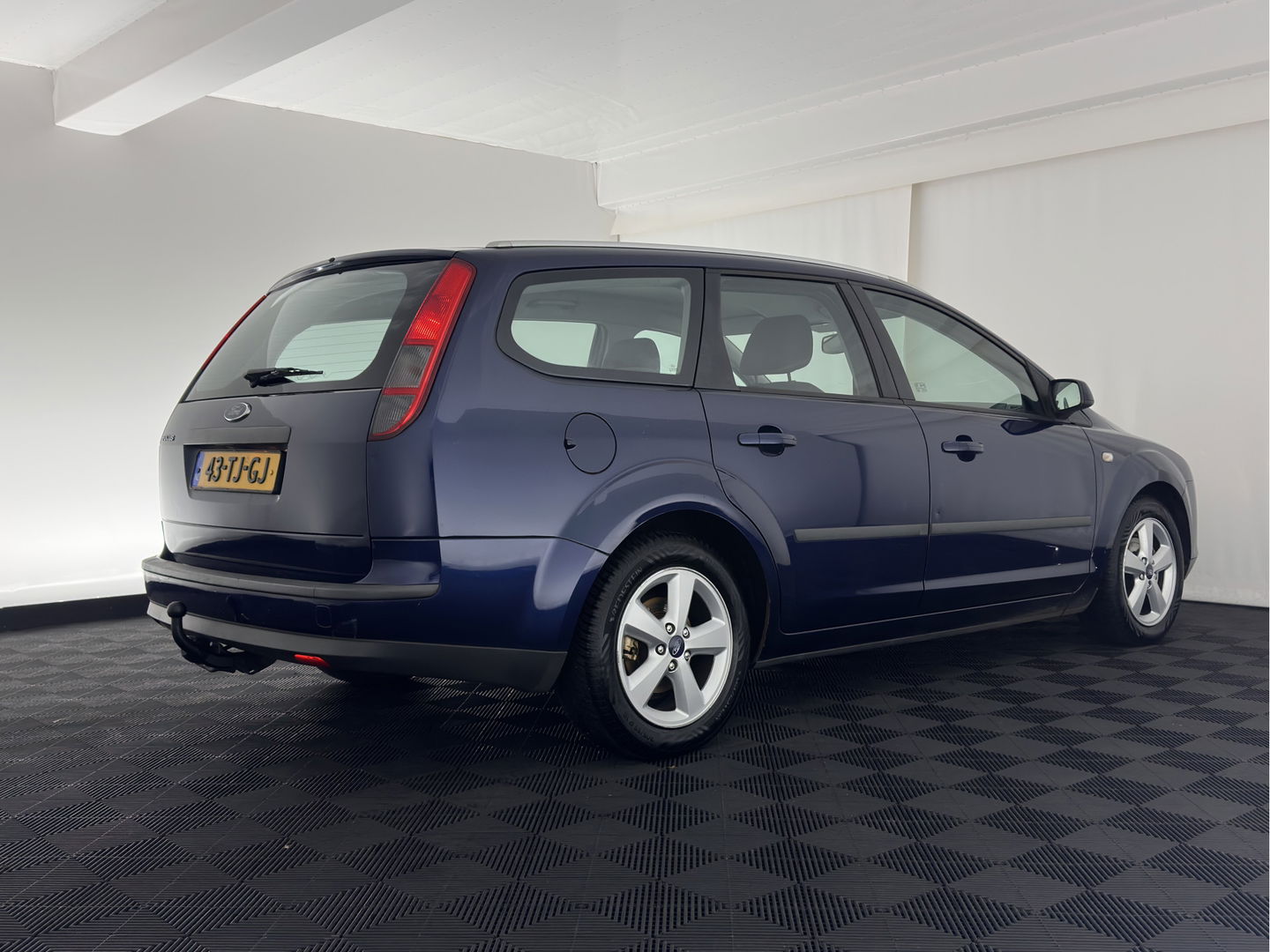 Ford FOCUS Wagon 1.6-16V Futura *AIRCO | CRUISE | COMFORT-SEATS | TOWBAR | 16''ALU*