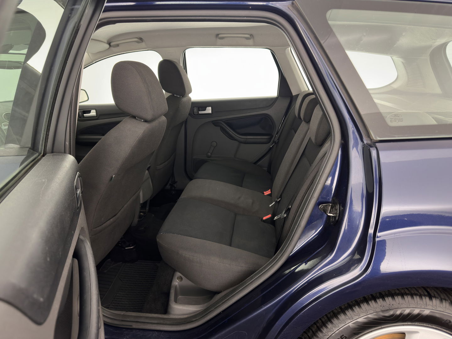 Ford FOCUS Wagon 1.6-16V Futura *AIRCO | CRUISE | COMFORT-SEATS | TOWBAR | 16''ALU*