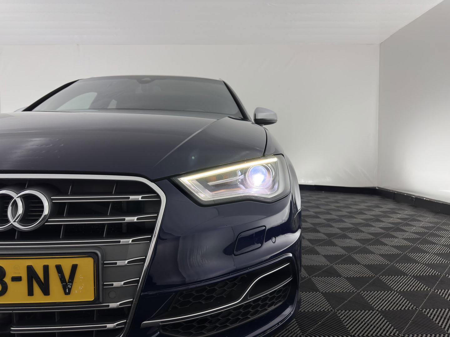 Audi S3 Sportback 2.0 TFSI S3 Quattro Pro Line Plus Aut. *LUXURY-LEATHER | BI-XENON | ADAPTIVE-CRUISE | BANG&OLUFSEN | NAVI-FULLMAP | HEATED-SPORTSEATS | SHIFT-PADDLES | PRIVACY-GLASS | ECC | PDC | 19''ALU*