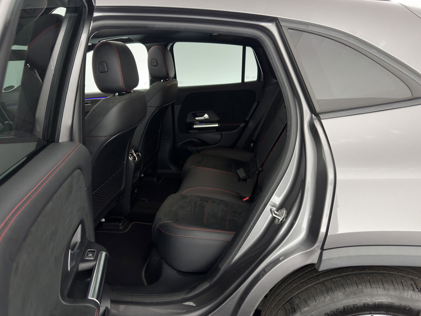 Mercedes-Benz EQA 250 Business Solution AMG 67 kWh [ 3-Fase ] { SOH-98% } (INCL-BTW) *AUT | PANO | NAVI-FULLMAP | LEATHER-MICORFIBRE | AMBIENT-LIGHT | KEYLESS | LANE-ASSIST | DYNAMIC-SELECT | PRIVACY-GLASS | DAB | CAMERA | DIGI-COCKPIT | HEATED-SPORTSEAT | CRUISE |