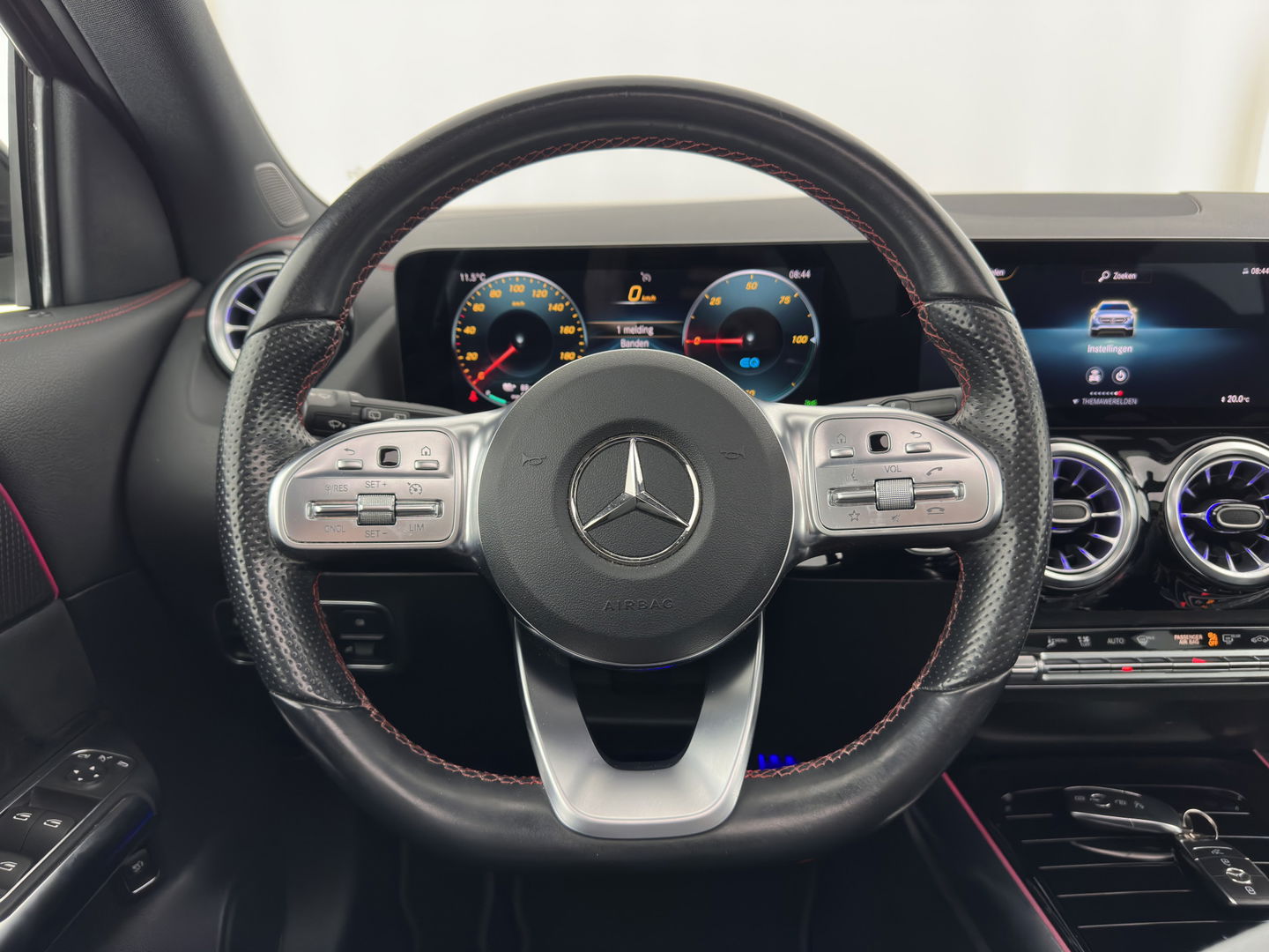 Mercedes-Benz EQA 250 Business Solution AMG 67 kWh [ 3-Fase ] { SOH-98% } (INCL-BTW) *AUT | PANO | NAVI-FULLMAP | LEATHER-MICORFIBRE | AMBIENT-LIGHT | KEYLESS | LANE-ASSIST | DYNAMIC-SELECT | PRIVACY-GLASS | DAB | CAMERA | DIGI-COCKPIT | HEATED-SPORTSEAT | CRUISE |