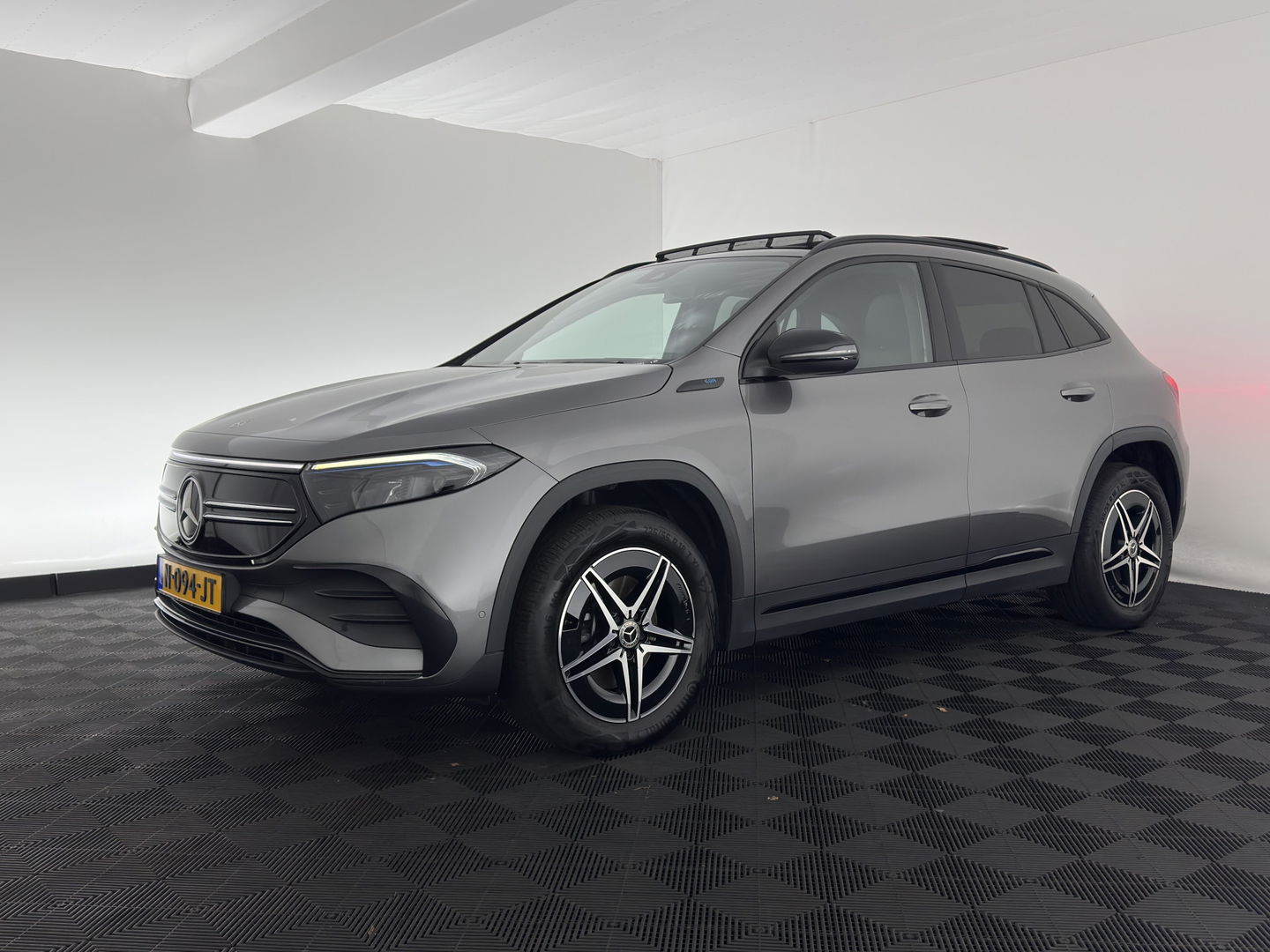 Mercedes-Benz EQA 250 Business Solution AMG 67 kWh [ 3-Fase ] { SOH-98% } (INCL-BTW) *AUT | PANO | NAVI-FULLMAP | LEATHER-MICORFIBRE | AMBIENT-LIGHT | KEYLESS | LANE-ASSIST | DYNAMIC-SELECT | PRIVACY-GLASS | DAB | CAMERA | DIGI-COCKPIT | HEATED-SPORTSEAT | CRUISE |