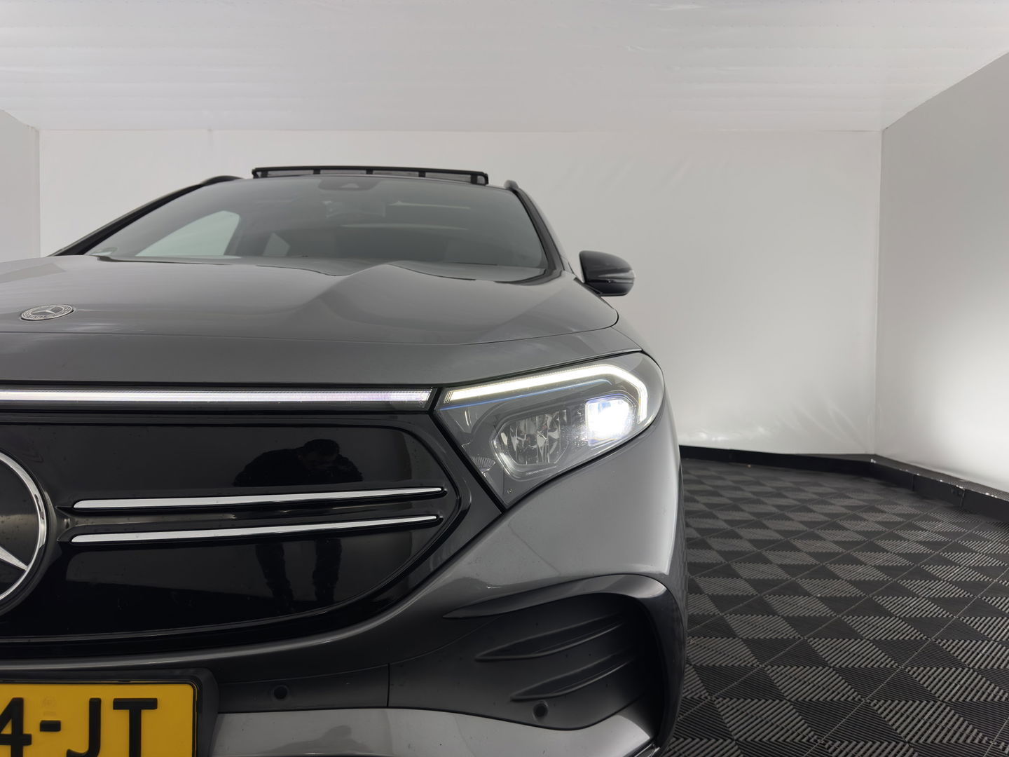 Mercedes-Benz EQA 250 Business Solution AMG 67 kWh [ 3-Fase ] { SOH-98% } (INCL-BTW) *AUT | PANO | NAVI-FULLMAP | LEATHER-MICORFIBRE | AMBIENT-LIGHT | KEYLESS | LANE-ASSIST | DYNAMIC-SELECT | PRIVACY-GLASS | DAB | CAMERA | DIGI-COCKPIT | HEATED-SPORTSEAT | CRUISE |