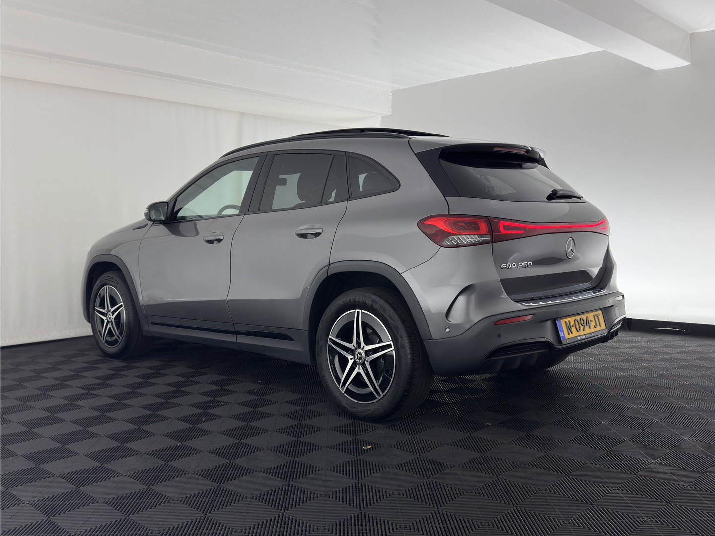 Mercedes-Benz EQA 250 Business Solution AMG 67 kWh [ 3-Fase ] { SOH-98% } (INCL-BTW) *AUT | PANO | NAVI-FULLMAP | LEATHER-MICORFIBRE | AMBIENT-LIGHT | KEYLESS | LANE-ASSIST | DYNAMIC-SELECT | PRIVACY-GLASS | DAB | CAMERA | DIGI-COCKPIT | HEATED-SPORTSEAT | CRUISE |