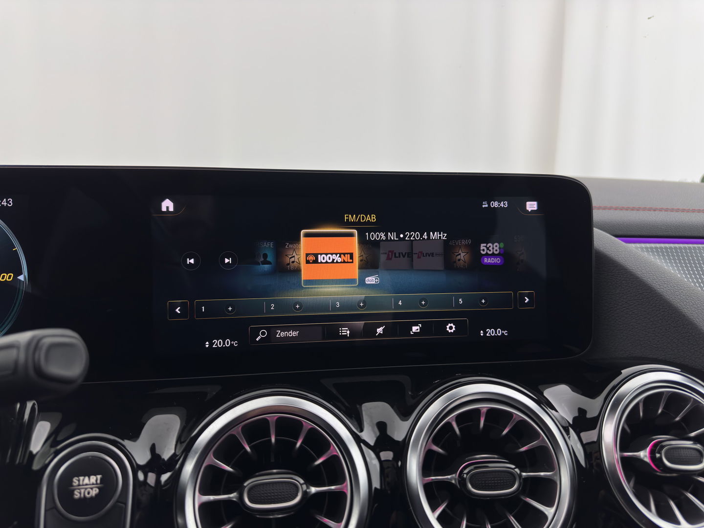 Mercedes-Benz EQA 250 Business Solution AMG 67 kWh [ 3-Fase ] { SOH-98% } (INCL-BTW) *AUT | PANO | NAVI-FULLMAP | LEATHER-MICORFIBRE | AMBIENT-LIGHT | KEYLESS | LANE-ASSIST | DYNAMIC-SELECT | PRIVACY-GLASS | DAB | CAMERA | DIGI-COCKPIT | HEATED-SPORTSEAT | CRUISE |