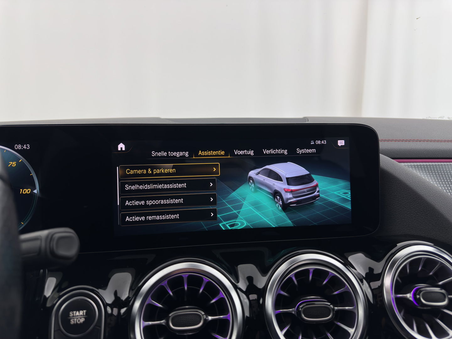 Mercedes-Benz EQA 250 Business Solution AMG 67 kWh [ 3-Fase ] { SOH-98% } (INCL-BTW) *AUT | PANO | NAVI-FULLMAP | LEATHER-MICORFIBRE | AMBIENT-LIGHT | KEYLESS | LANE-ASSIST | DYNAMIC-SELECT | PRIVACY-GLASS | DAB | CAMERA | DIGI-COCKPIT | HEATED-SPORTSEAT | CRUISE |