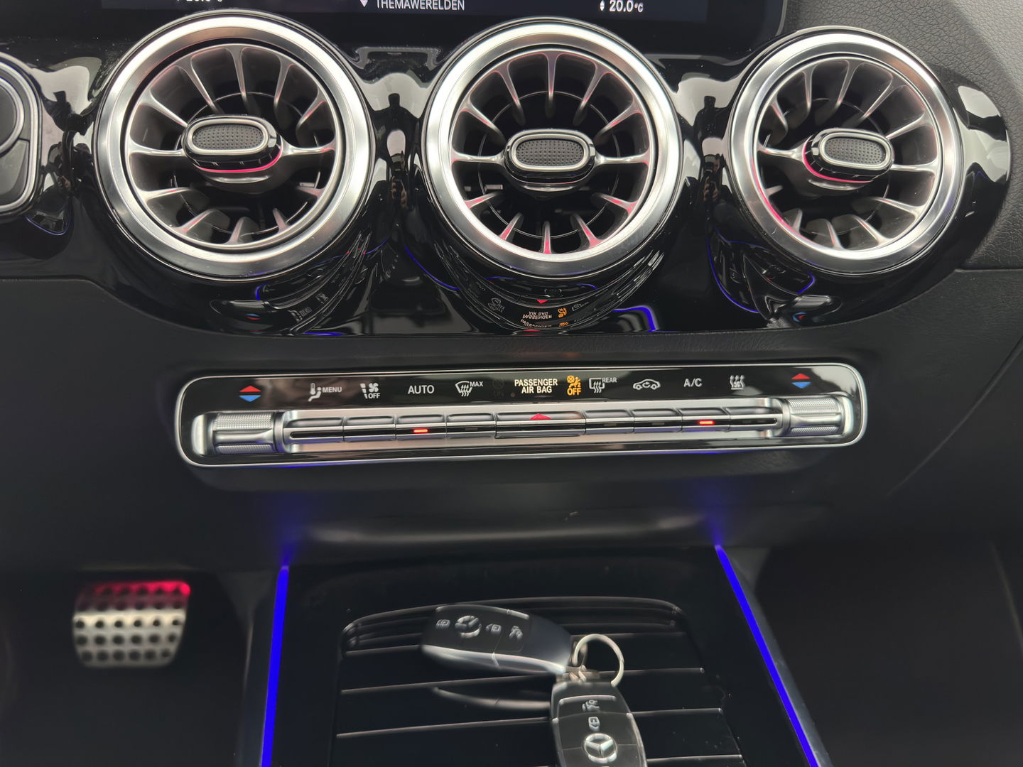 Mercedes-Benz EQA 250 Business Solution AMG 67 kWh [ 3-Fase ] { SOH-98% } (INCL-BTW) *AUT | PANO | NAVI-FULLMAP | LEATHER-MICORFIBRE | AMBIENT-LIGHT | KEYLESS | LANE-ASSIST | DYNAMIC-SELECT | PRIVACY-GLASS | DAB | CAMERA | DIGI-COCKPIT | HEATED-SPORTSEAT | CRUISE |