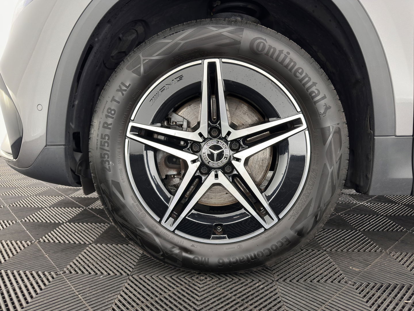 Mercedes-Benz EQA 250 Business Solution AMG 67 kWh [ 3-Fase ] { SOH-98% } (INCL-BTW) *AUT | PANO | NAVI-FULLMAP | LEATHER-MICORFIBRE | AMBIENT-LIGHT | KEYLESS | LANE-ASSIST | DYNAMIC-SELECT | PRIVACY-GLASS | DAB | CAMERA | DIGI-COCKPIT | HEATED-SPORTSEAT | CRUISE |