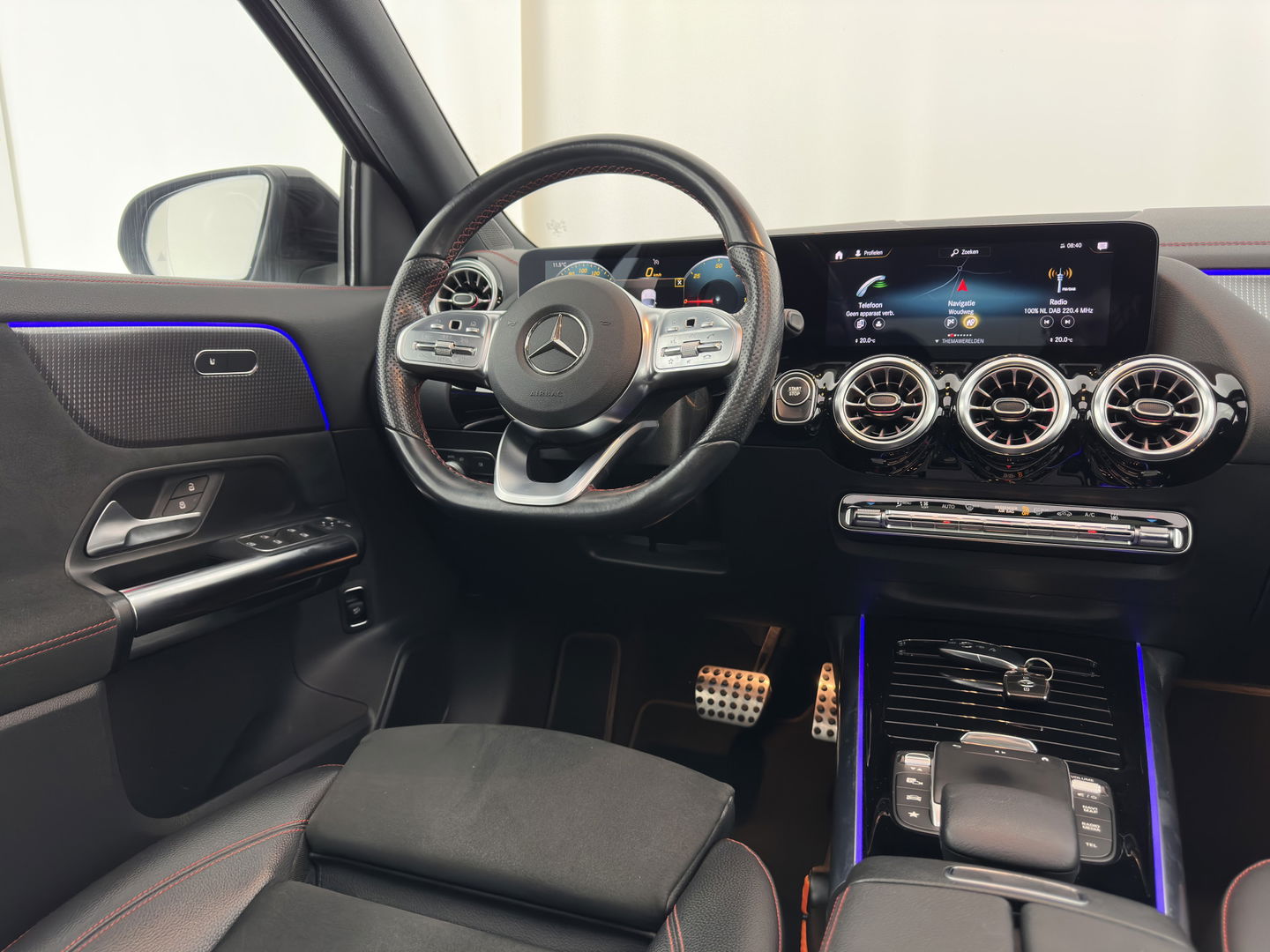 Mercedes-Benz EQA 250 Business Solution AMG 67 kWh [ 3-Fase ] { SOH-98% } (INCL-BTW) *AUT | PANO | NAVI-FULLMAP | LEATHER-MICORFIBRE | AMBIENT-LIGHT | KEYLESS | LANE-ASSIST | DYNAMIC-SELECT | PRIVACY-GLASS | DAB | CAMERA | DIGI-COCKPIT | HEATED-SPORTSEAT | CRUISE |