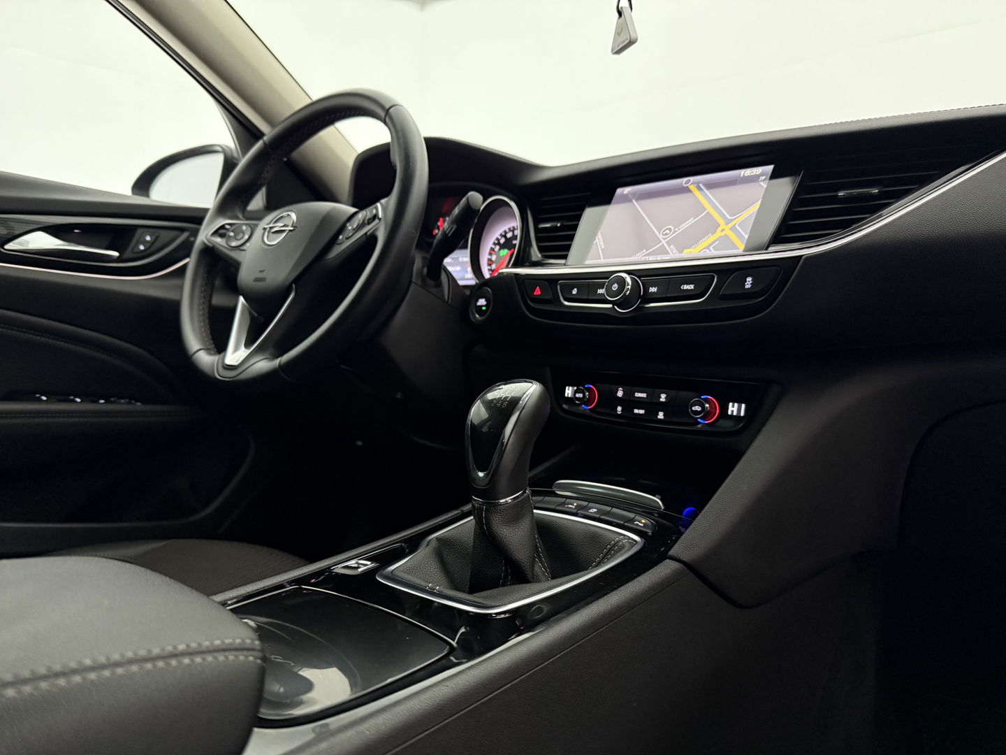 Opel Insignia 1.5 Turbo Business Executive | Carplay | Trekh. | Cruise | Navi | Parkeersens. | Keyless | NAP