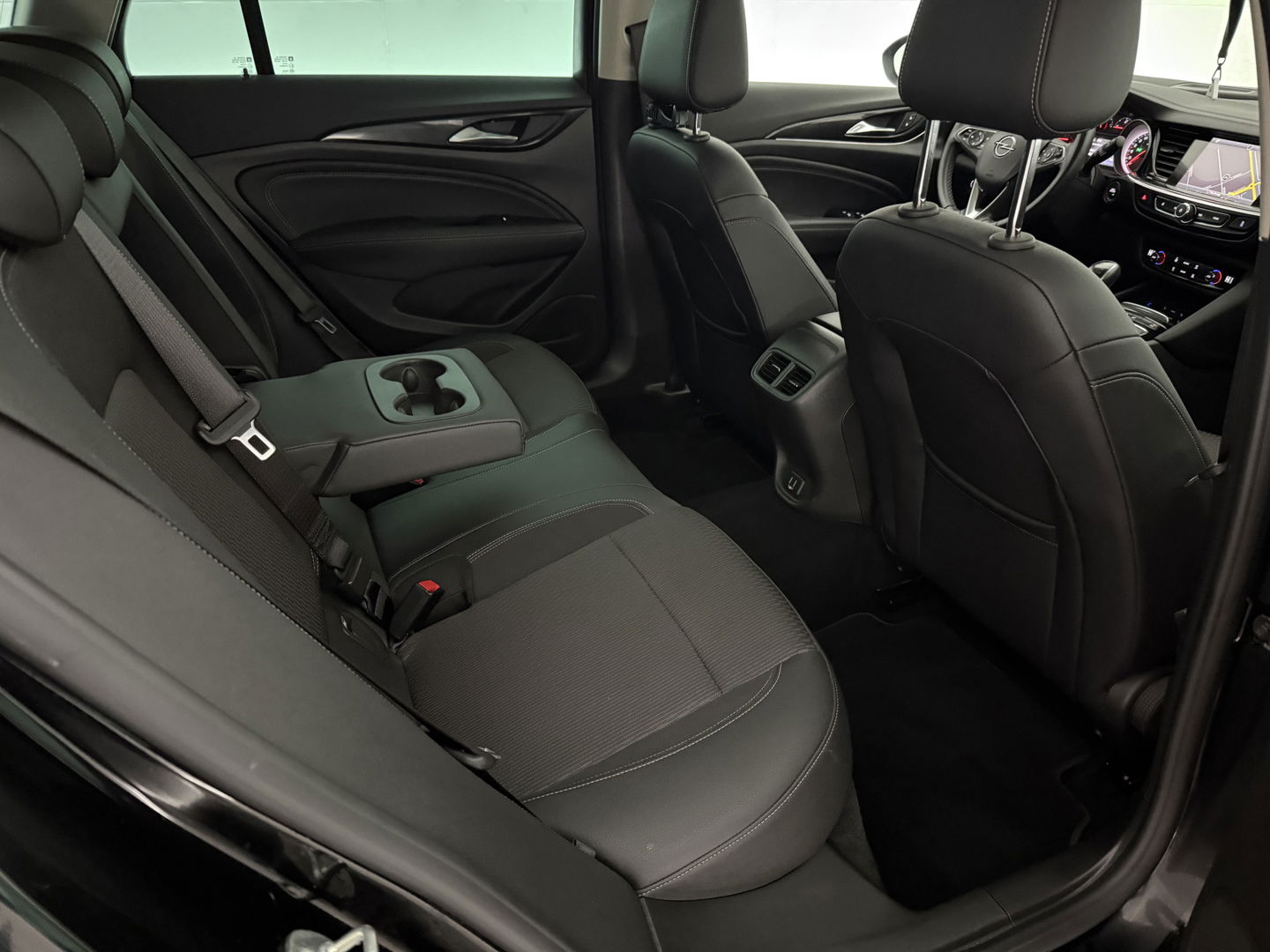 Opel Insignia 1.5 Turbo Business Executive | Carplay | Trekh. | Cruise | Navi | Parkeersens. | Keyless | NAP