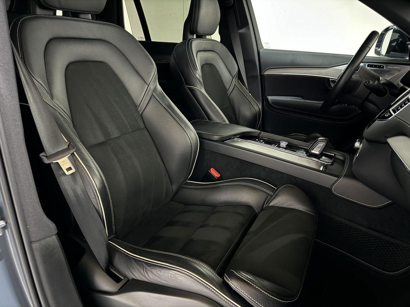 Volvo XC90 2.0 T8 Recharge AWD R-Design Pano B&W Luchtvering Trekh. 360°