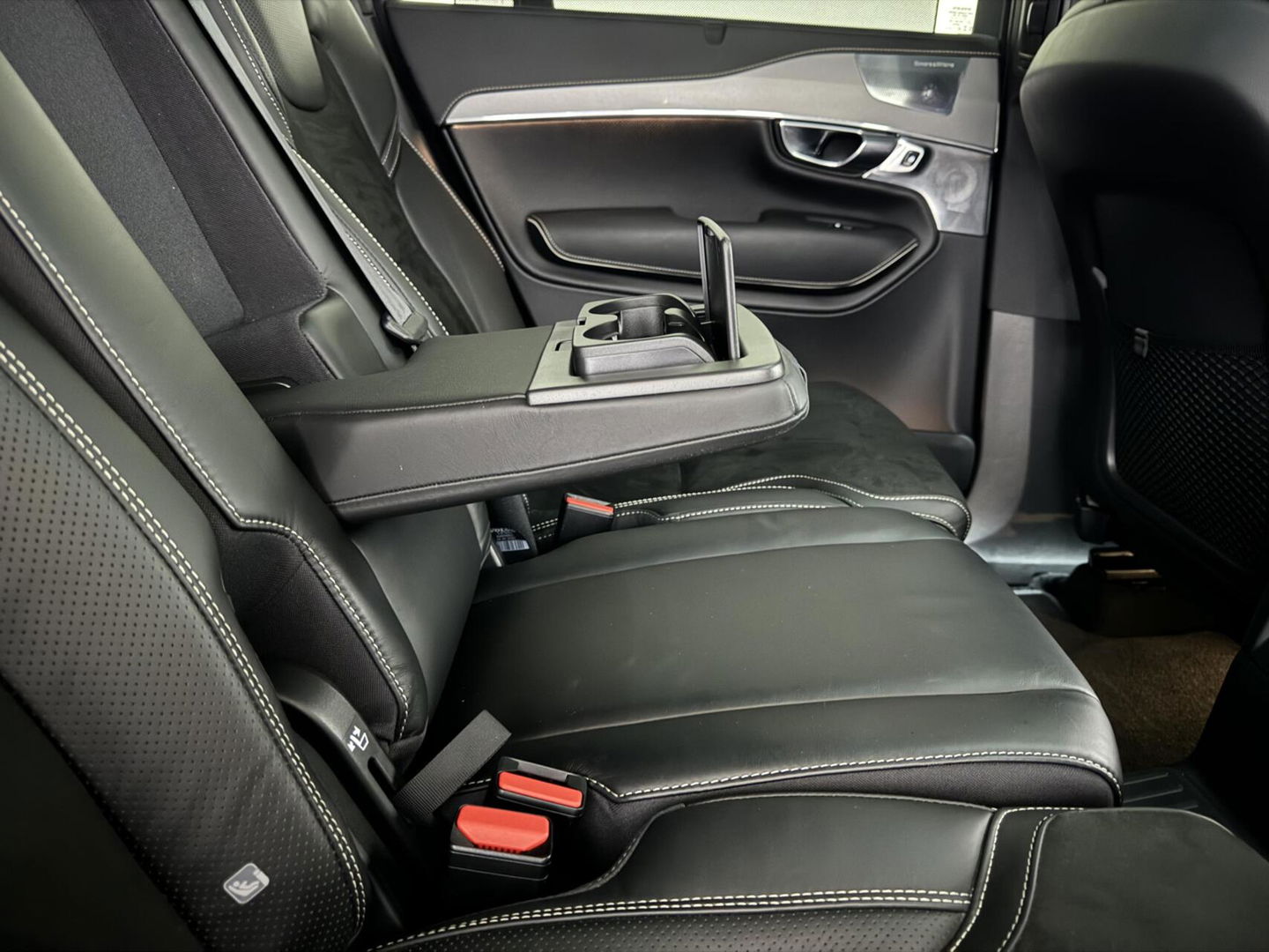 Volvo XC90 2.0 T8 Recharge AWD R-Design Pano B&W Luchtvering Trekh. 360°