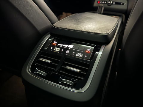 Volvo XC90 2.0 T8 Recharge AWD R-Design Pano B&W Luchtvering Trekh. 360°