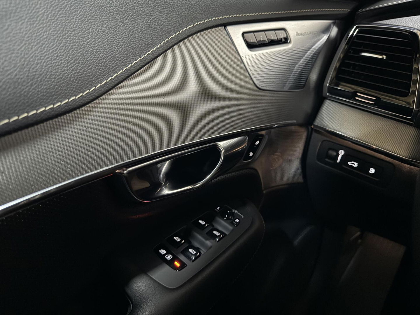 Volvo XC90 2.0 T8 Recharge AWD R-Design Pano B&W Luchtvering Trekh. 360°