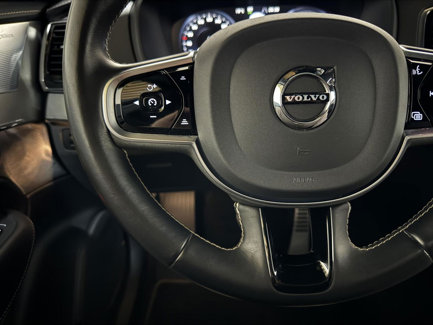 Volvo XC90 2.0 T8 Recharge AWD R-Design Pano B&W Luchtvering Trekh. 360°