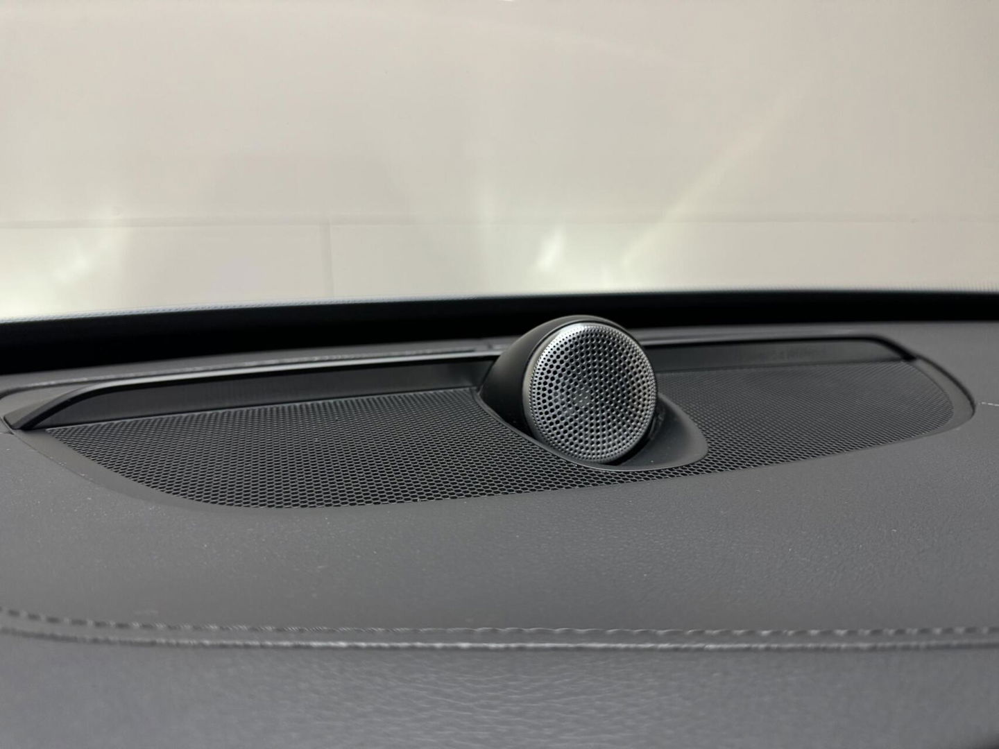 Volvo XC90 2.0 T8 Recharge AWD R-Design Pano B&W Luchtvering Trekh. 360°