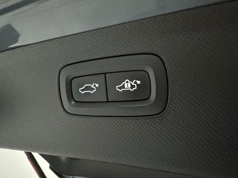 Volvo XC90 2.0 T8 Recharge AWD R-Design Pano B&W Luchtvering Trekh. 360°