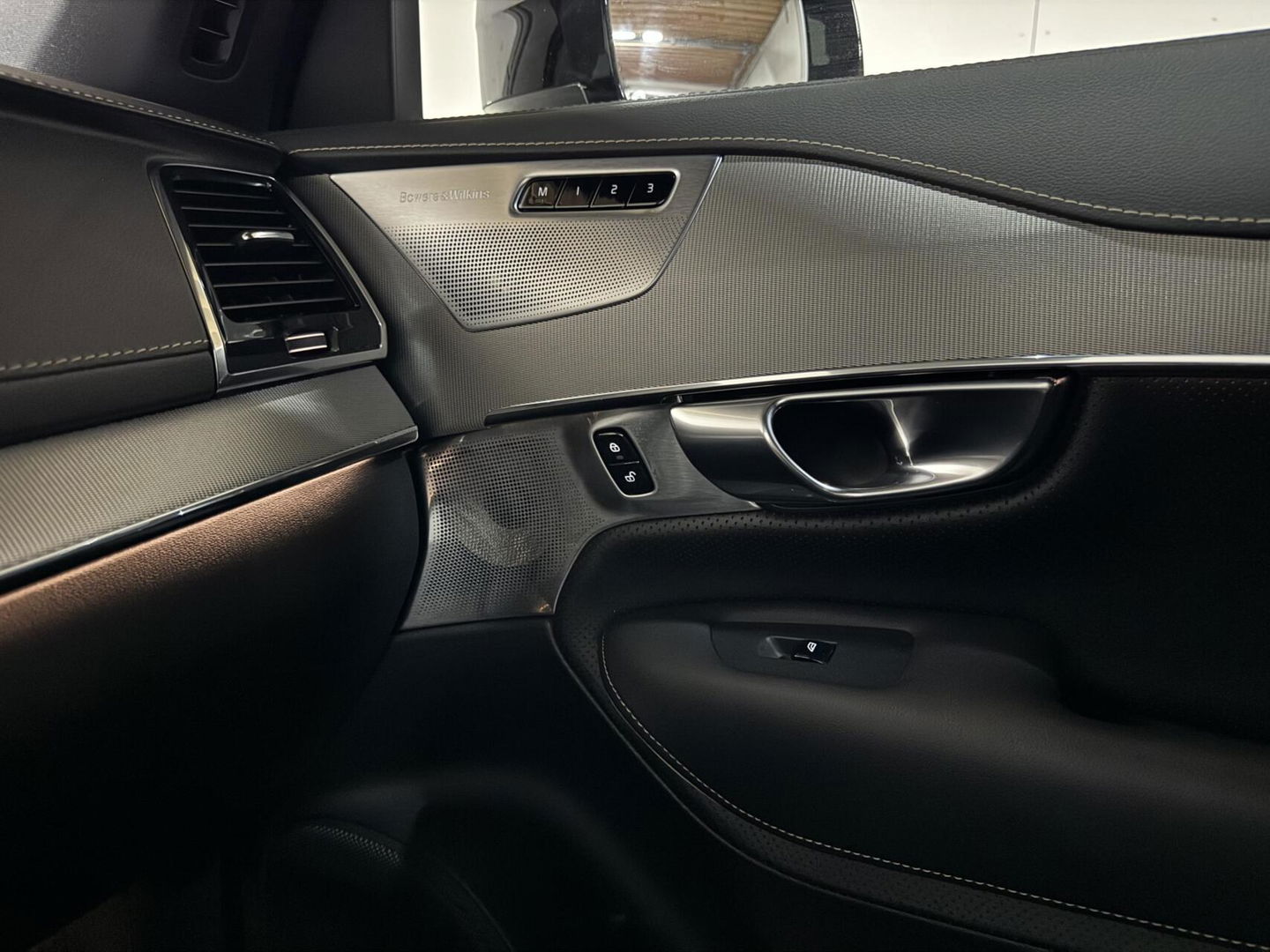 Volvo XC90 2.0 T8 Recharge AWD R-Design Pano B&W Luchtvering Trekh. 360°