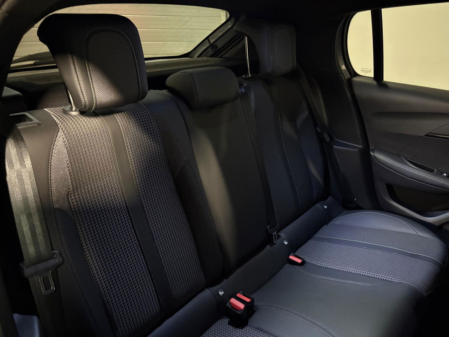 Peugeot 208 1.2 PureTech 100 GT KEYLESS PANO BOMVOL'