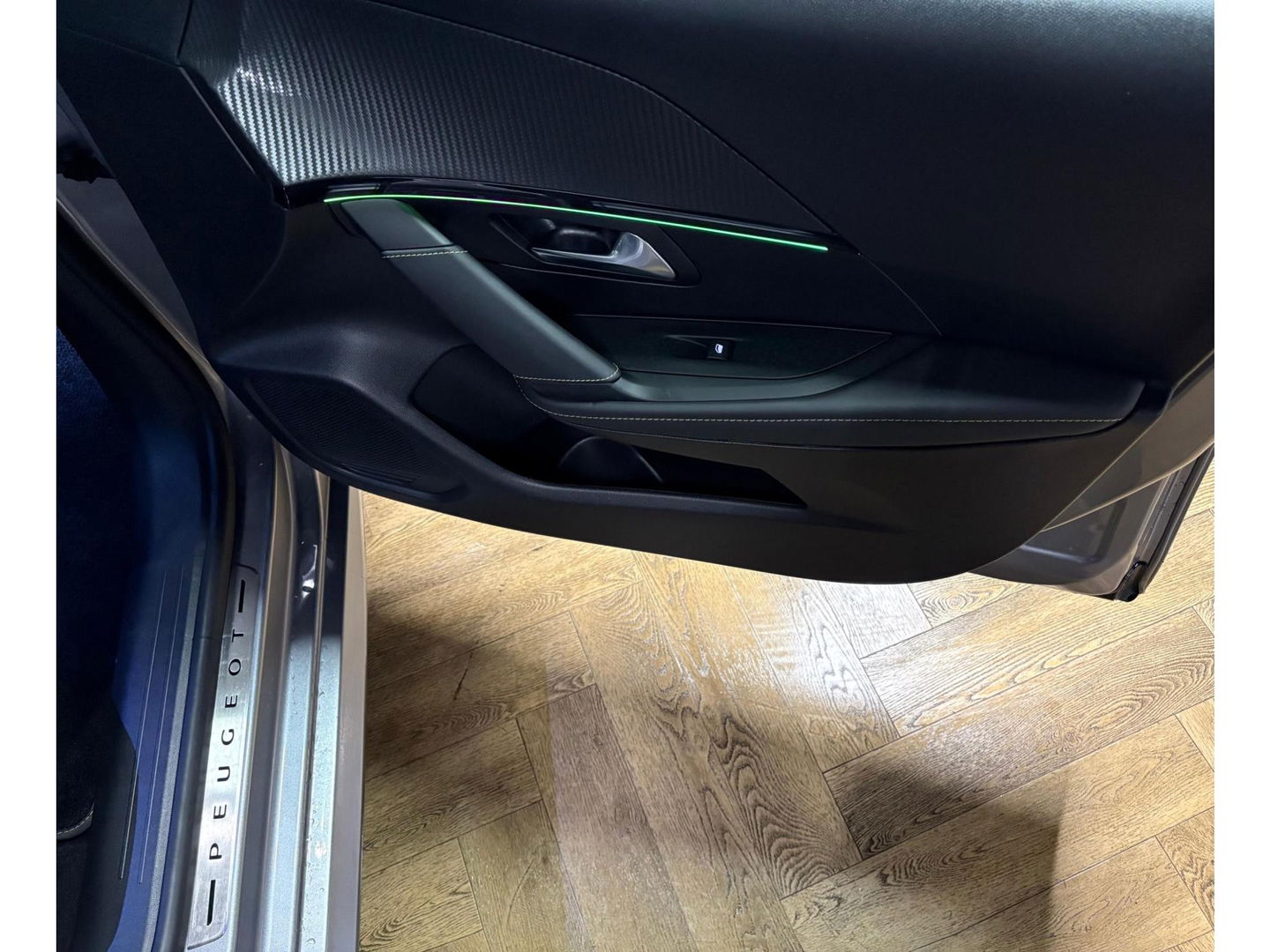 Peugeot 208 1.2 PureTech 100 GT KEYLESS PANO BOMVOL'