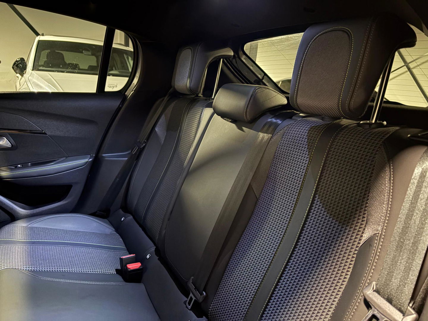 Peugeot 208 1.2 PureTech 100 GT KEYLESS PANO BOMVOL'