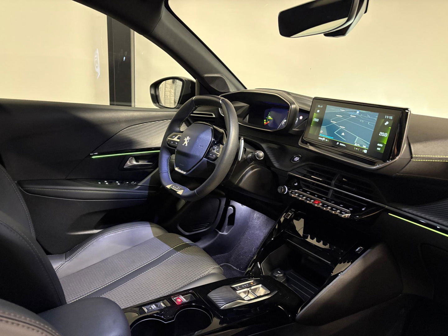 Peugeot 208 1.2 PureTech 100 GT KEYLESS PANO BOMVOL'