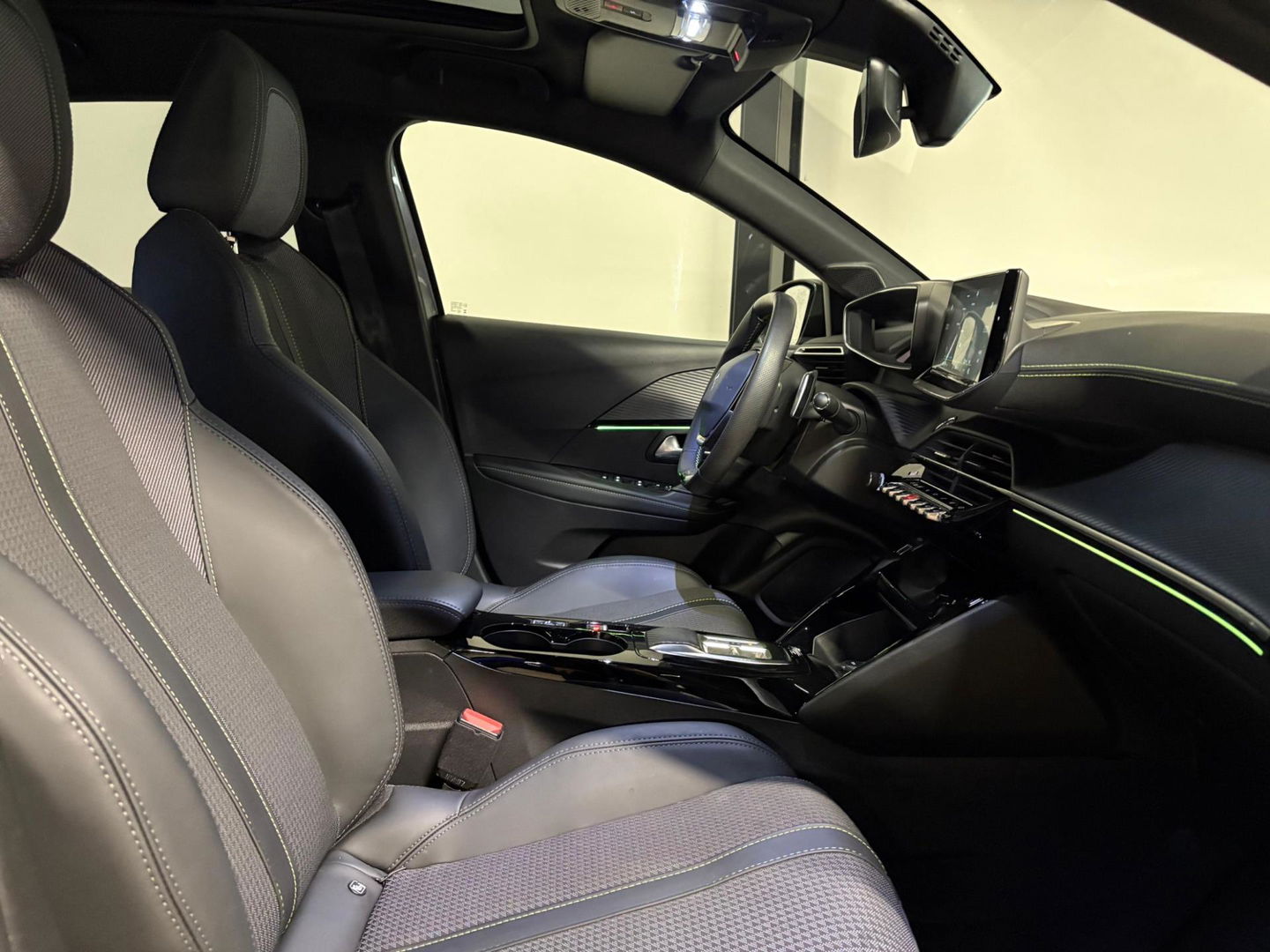 Peugeot 208 1.2 PureTech 100 GT KEYLESS PANO BOMVOL'